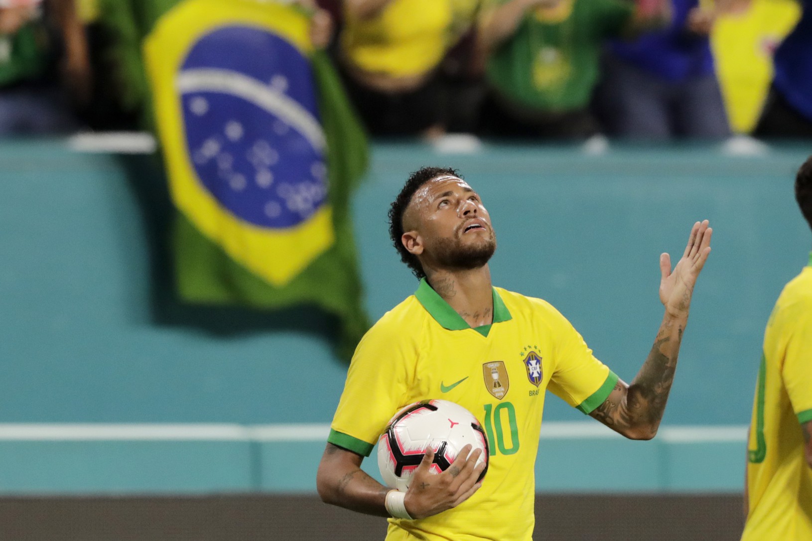 Neymar v drese brazílskeho