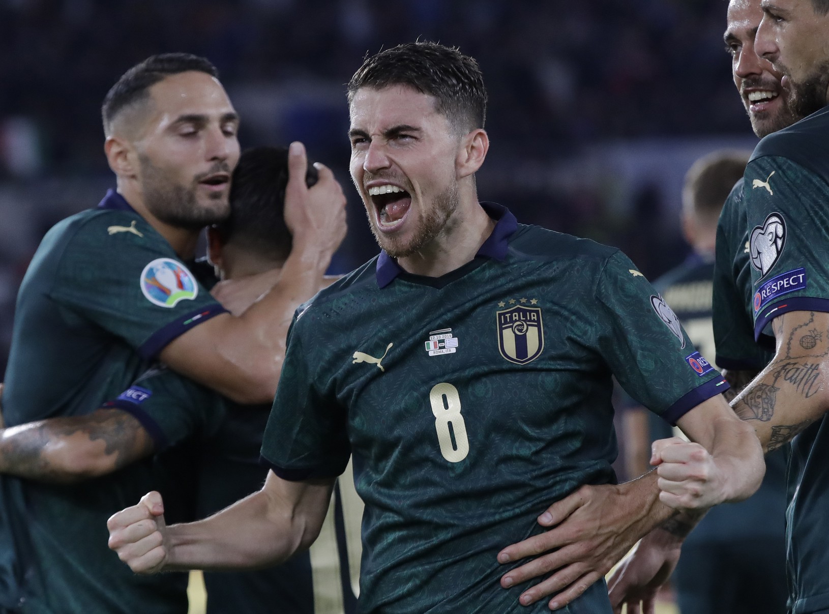Jorginho oslavuje gól Talianska