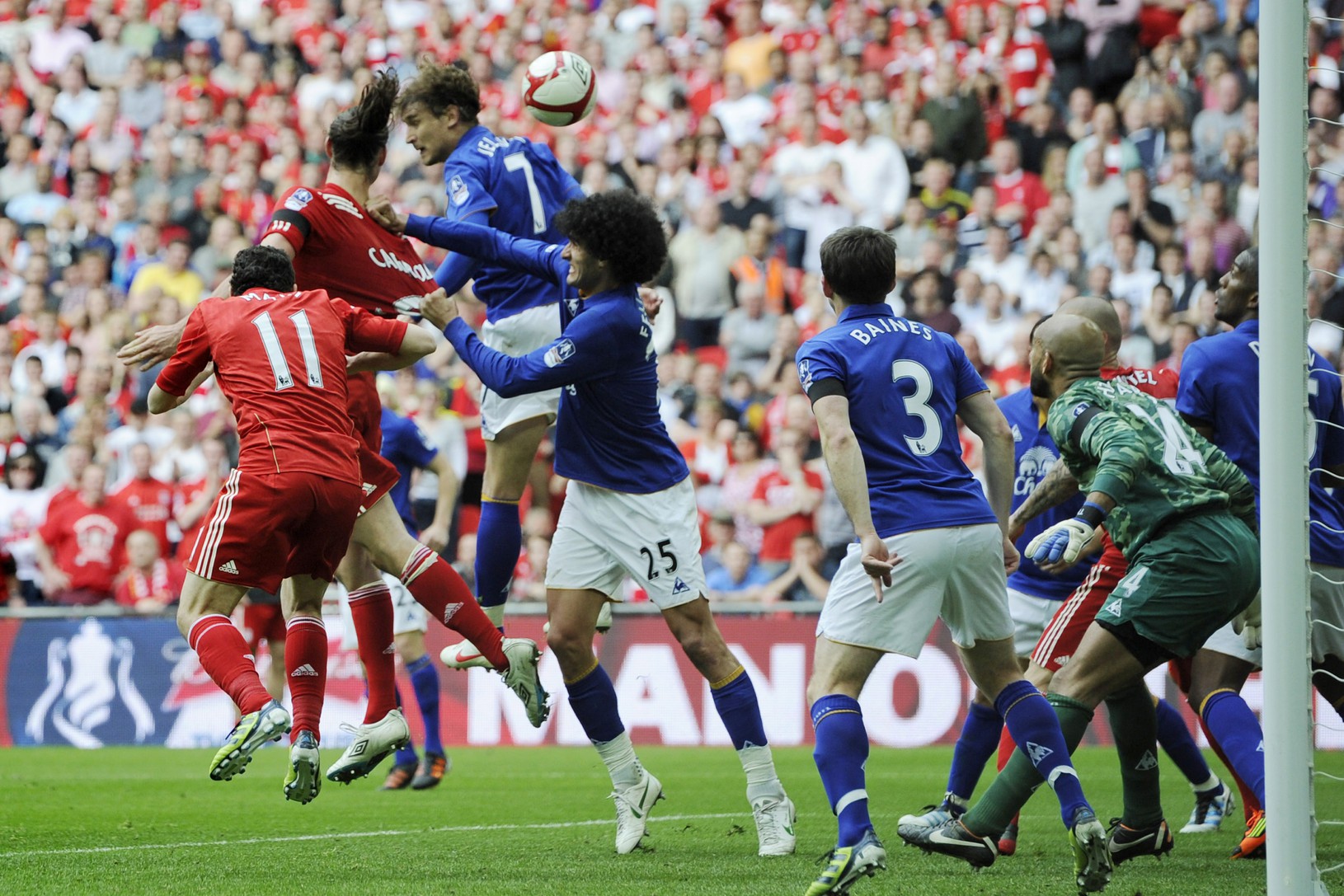 Andy Carroll dáva gól