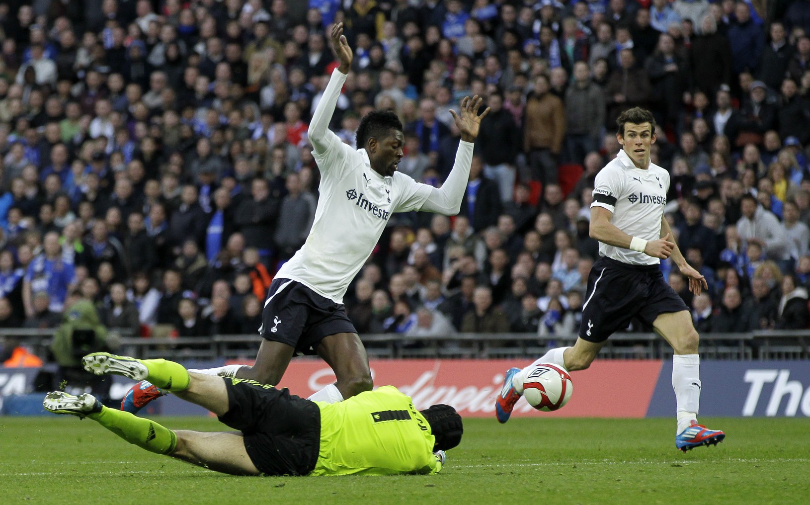Emmanuel Adebayor, Petr Čech