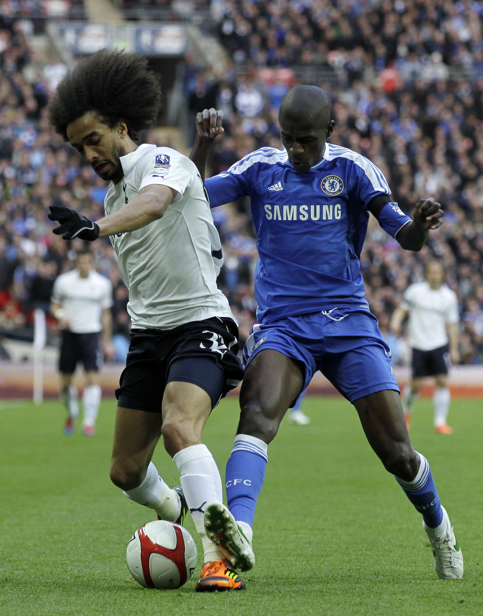 Ramires a Benoit Assou-Ekotto