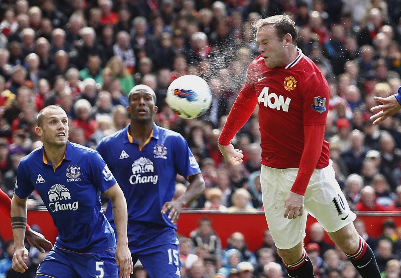 Wayne Rooney dáva gól
