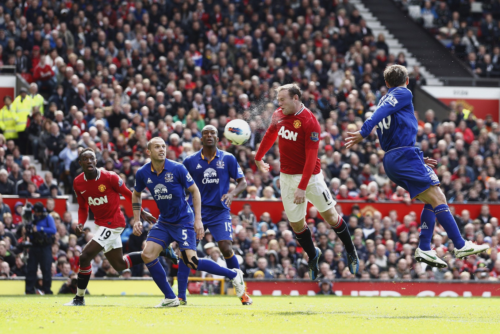 Wayne Rooney dáva gól