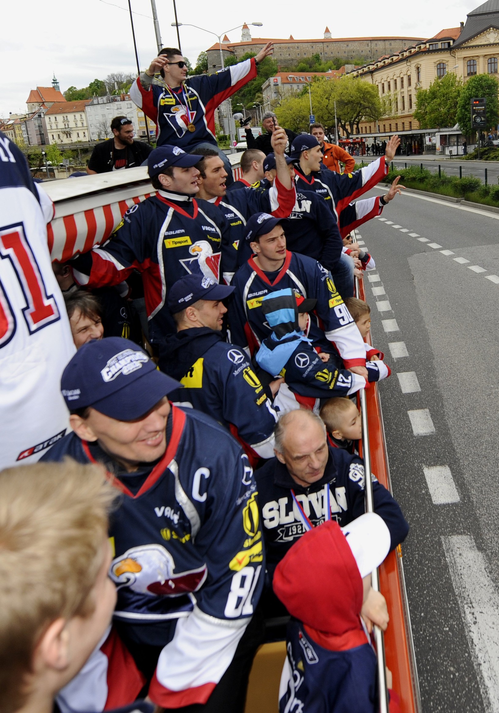 Slovanisti v autobuse počas