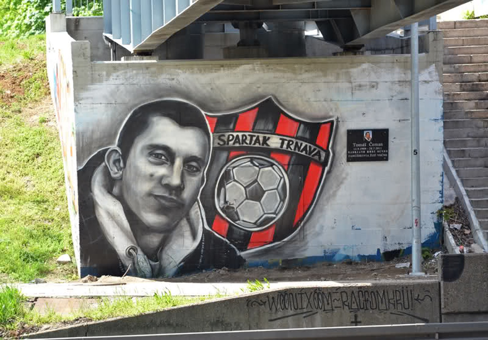 Pamätná tabuľa s podobizňou
