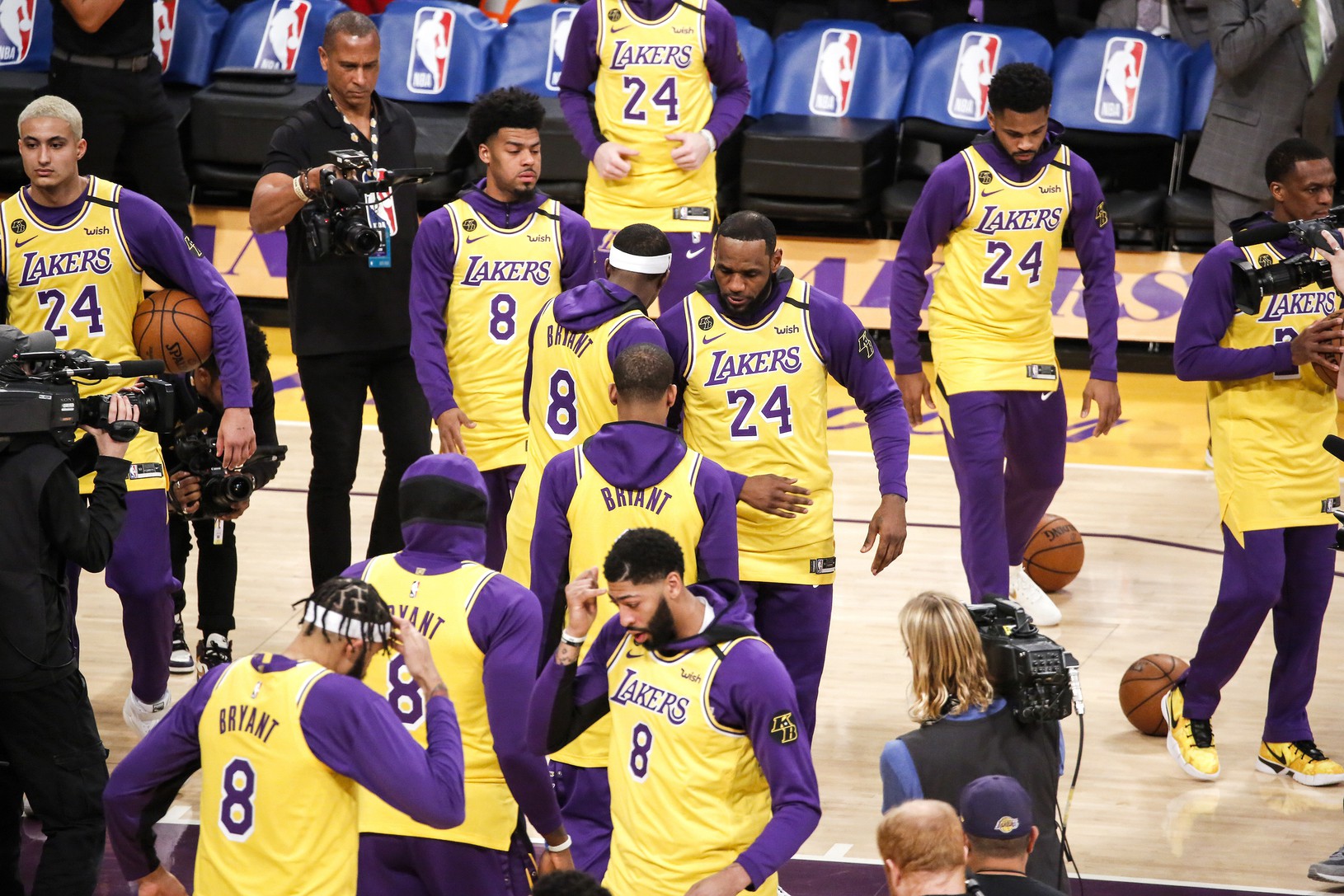 Krásne gesto Lakers, všetci