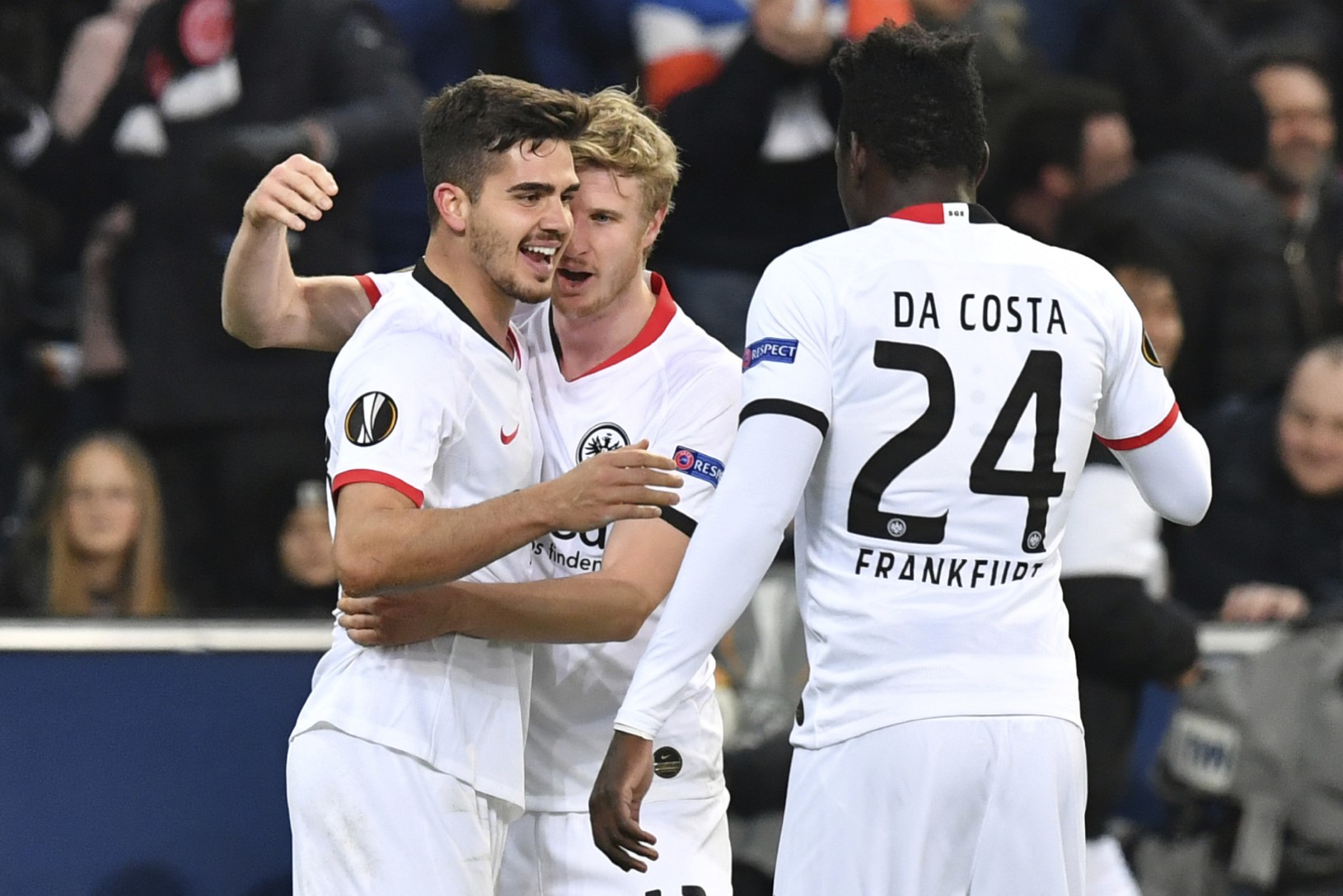 Hráči Eintrachtu oslavujú gól