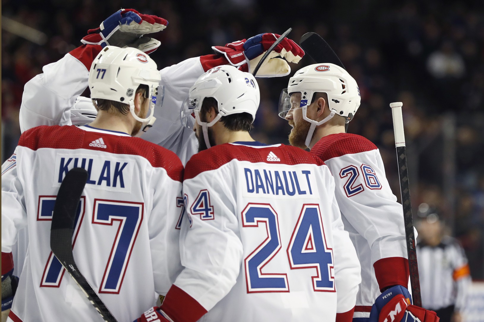 Hráči Canadiens oslavujú gól