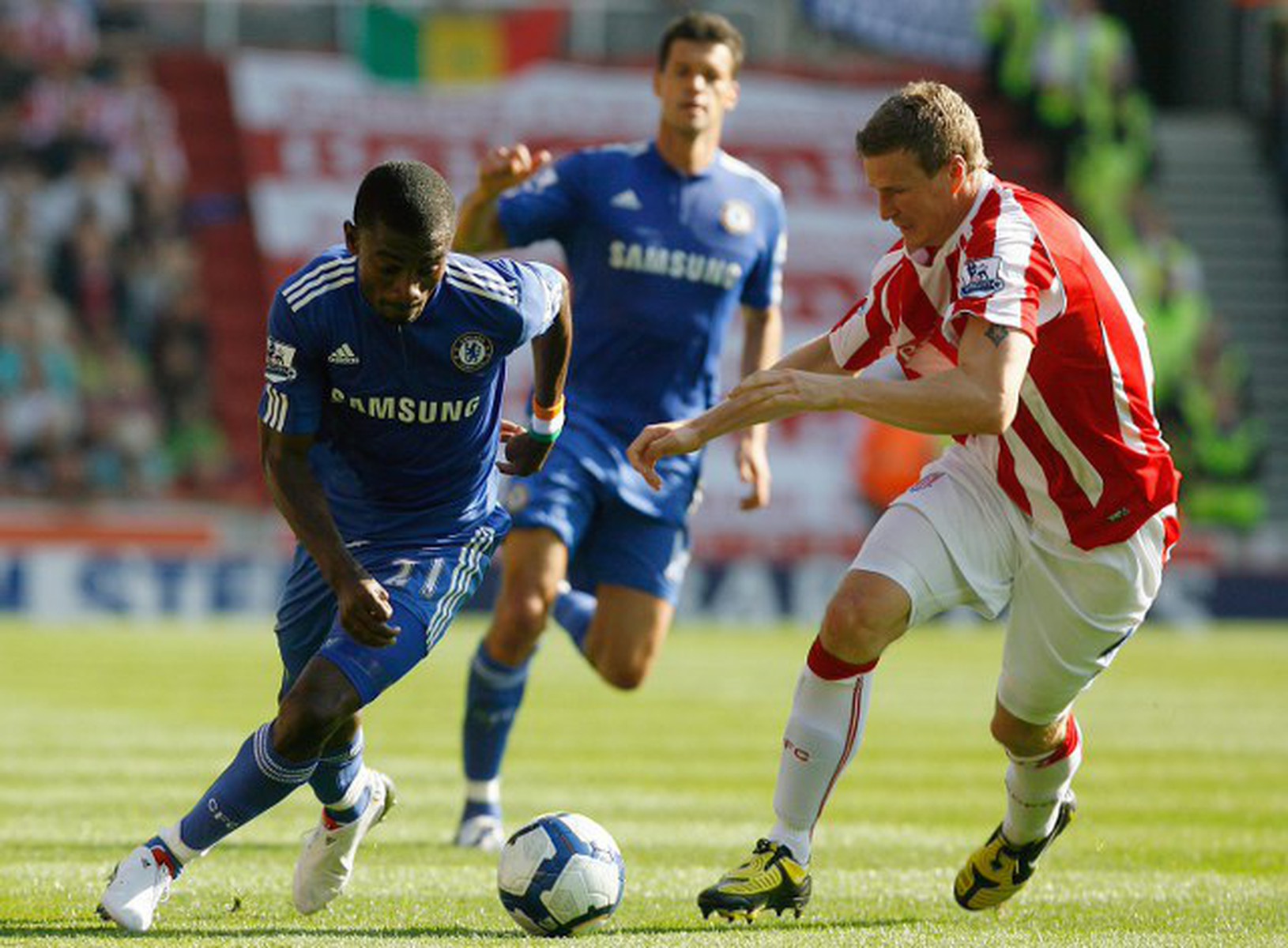 Salomon Kalou a brániaci
