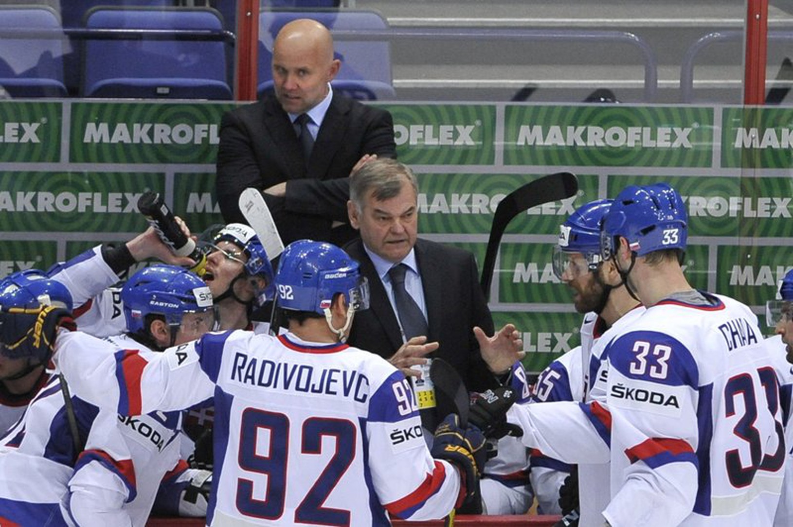 Vladimír Vůjtek rozdáva pokyny