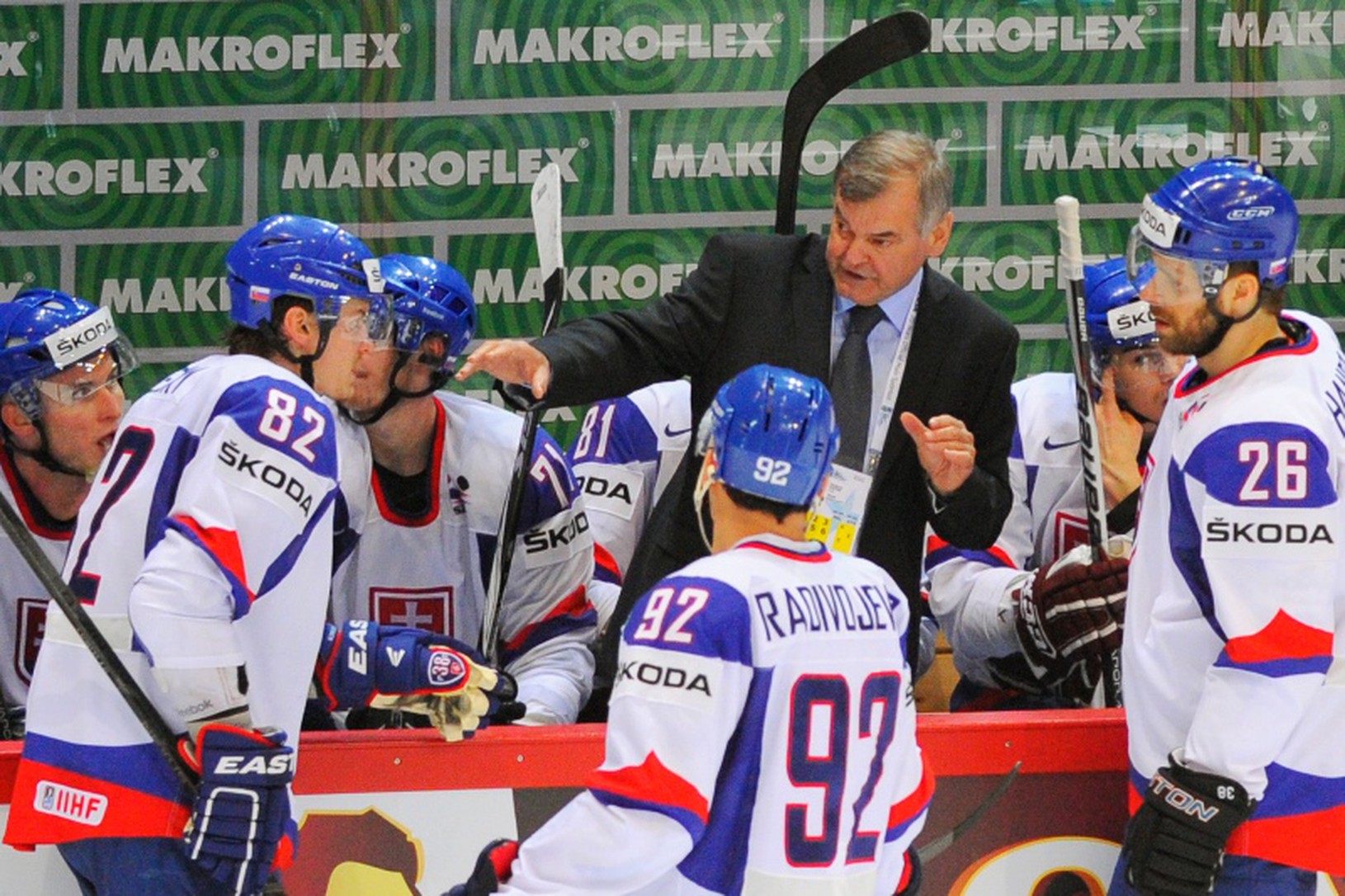 Vladimír Vůjtek rozdáva pokyny