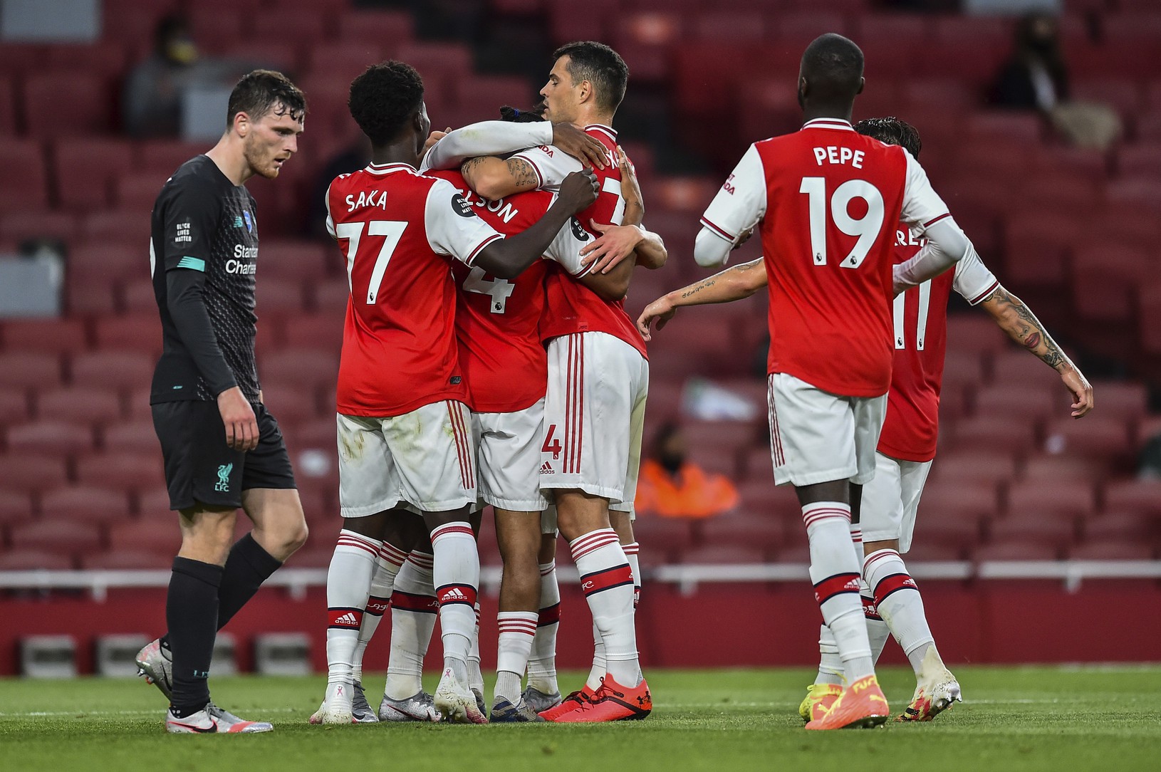 Hráči Arsenalu oslavujú víťazstvo