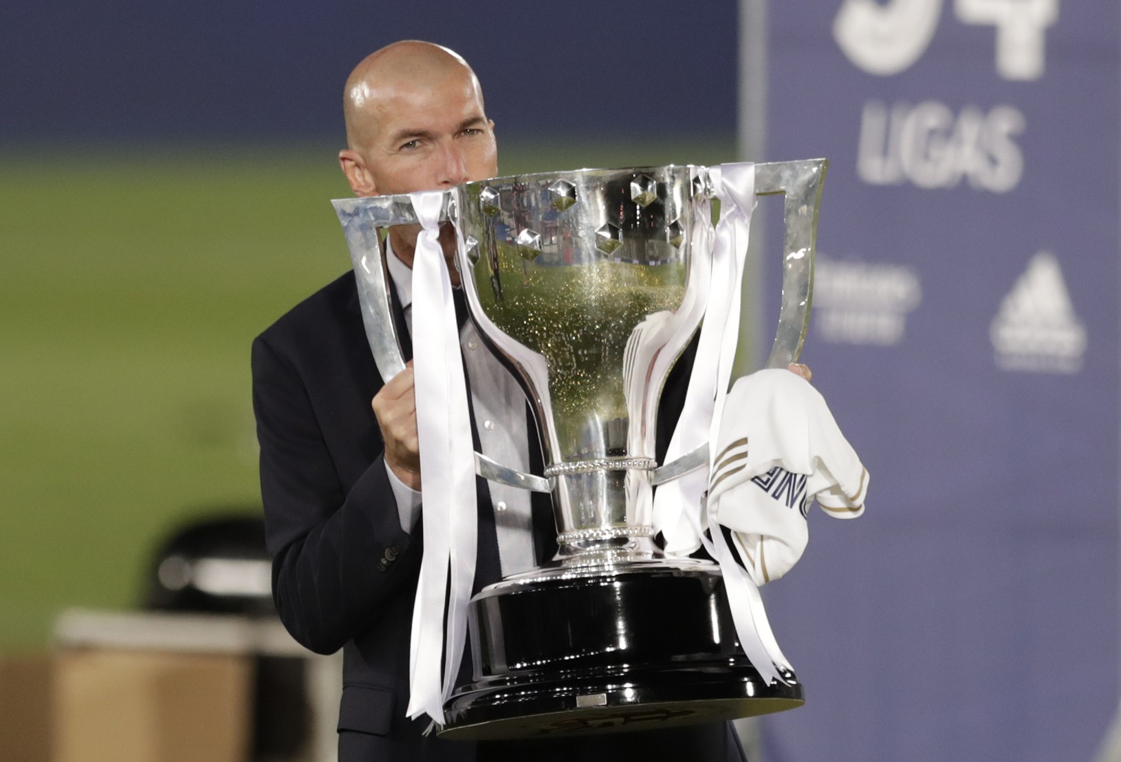 Zinedine Zidane s trofejou
