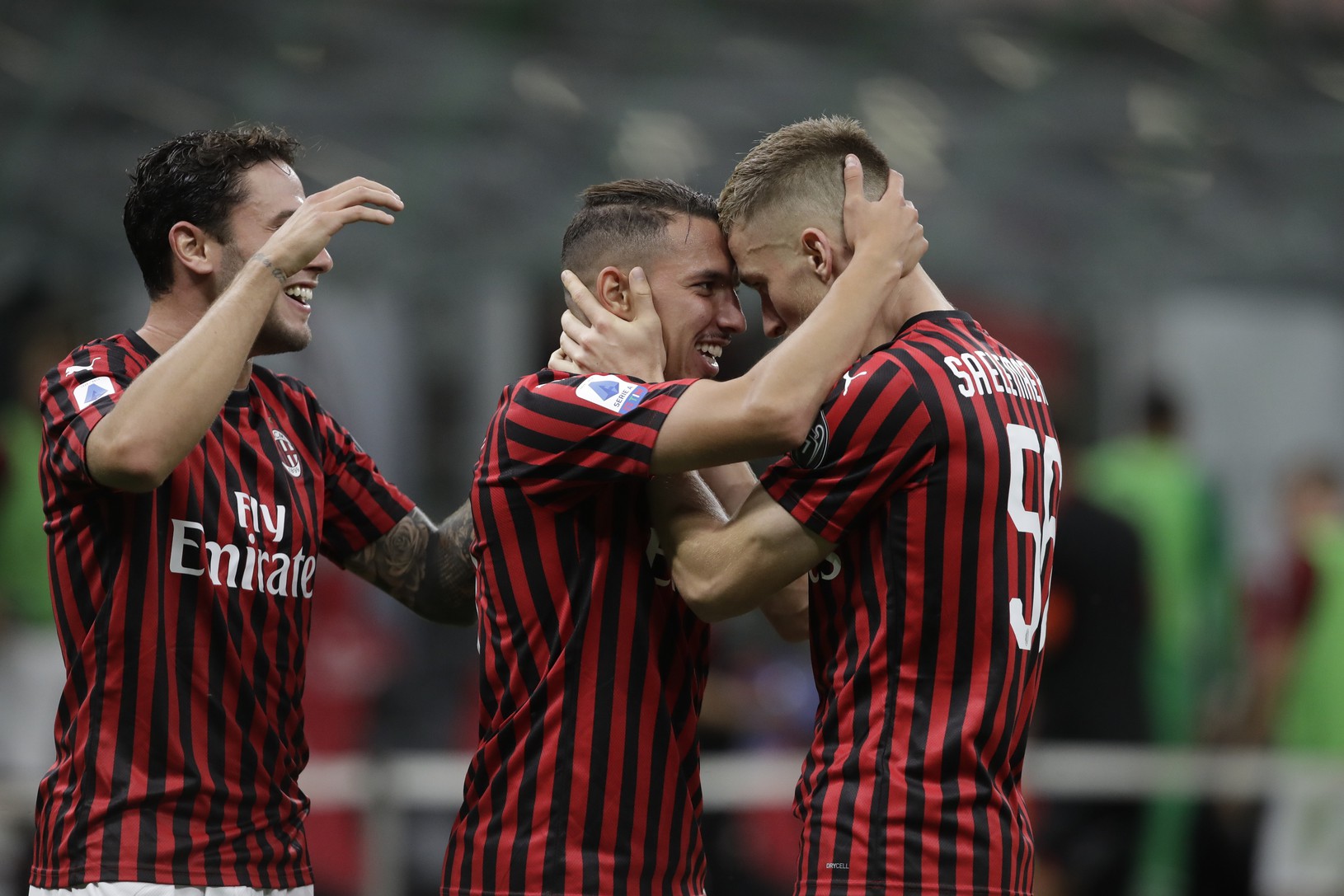 Hráči AC Miláno oslavujú