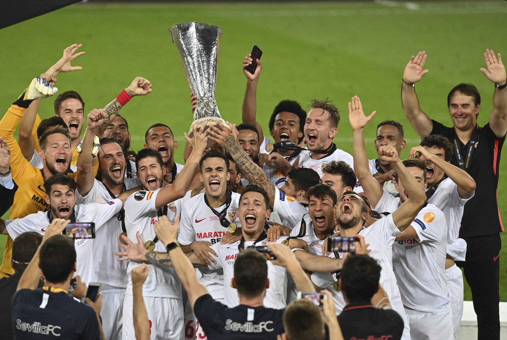 FC Sevilla oslavuje víťazstvo