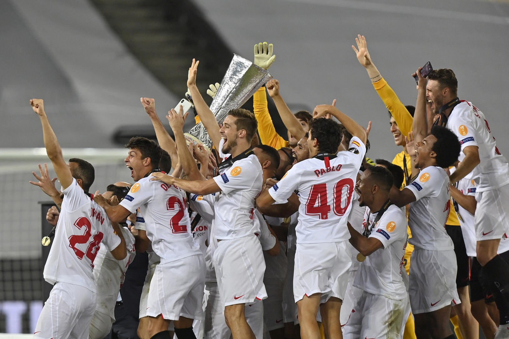 FC Sevilla oslavuje víťazstvo
