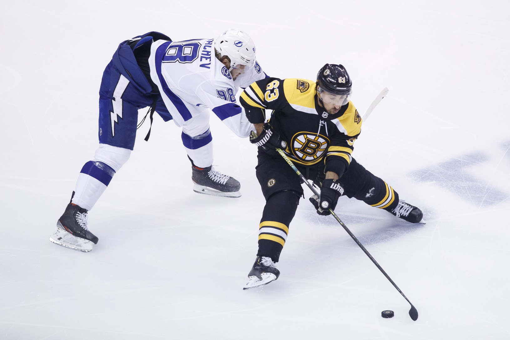Brad Marchand (63) a