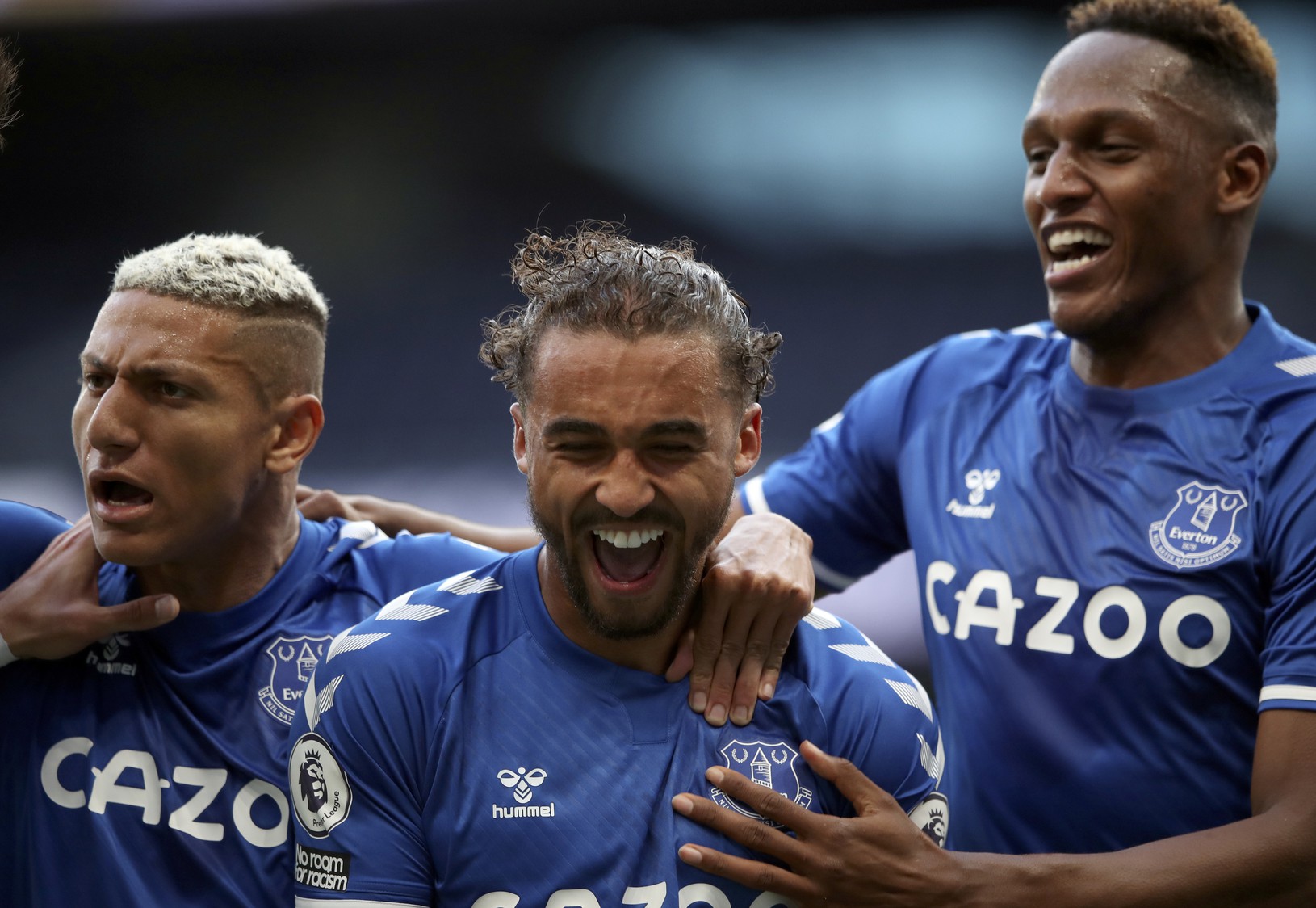 Dominic Calvert-Lewin (uprostred) z