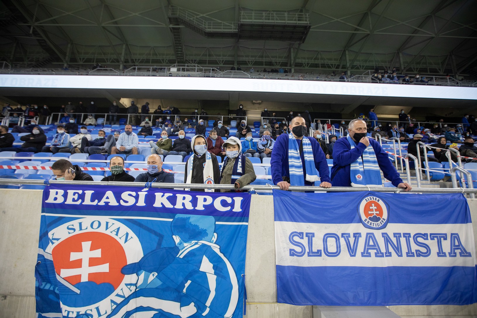 Fanúšikovia Slovana na tribúne