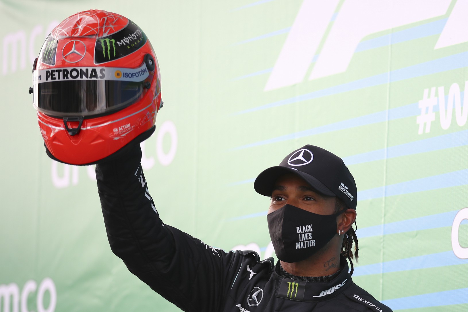 Lewis Hamilton s helmou