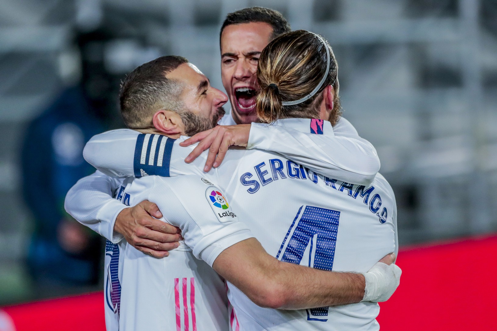 Karim Benzema oslavuje gól