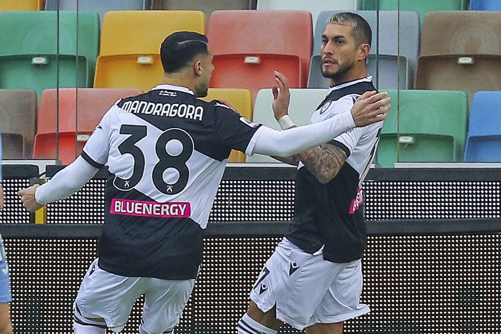 Futbalisti Udinese oslavujú gól