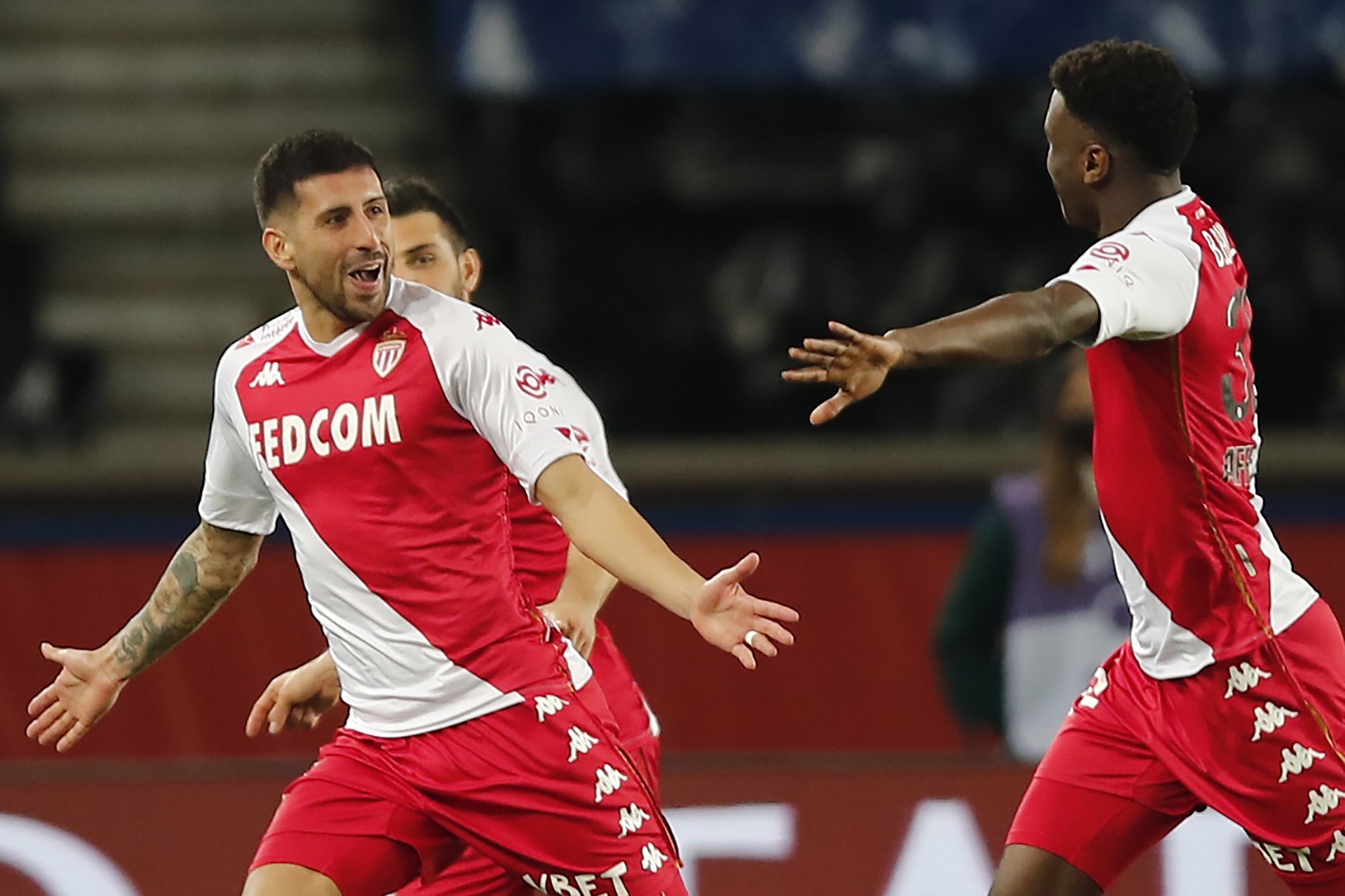 Hráči Monaka oslavujú gól