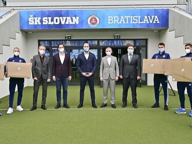 ŠK Slovan venoval bratislavským