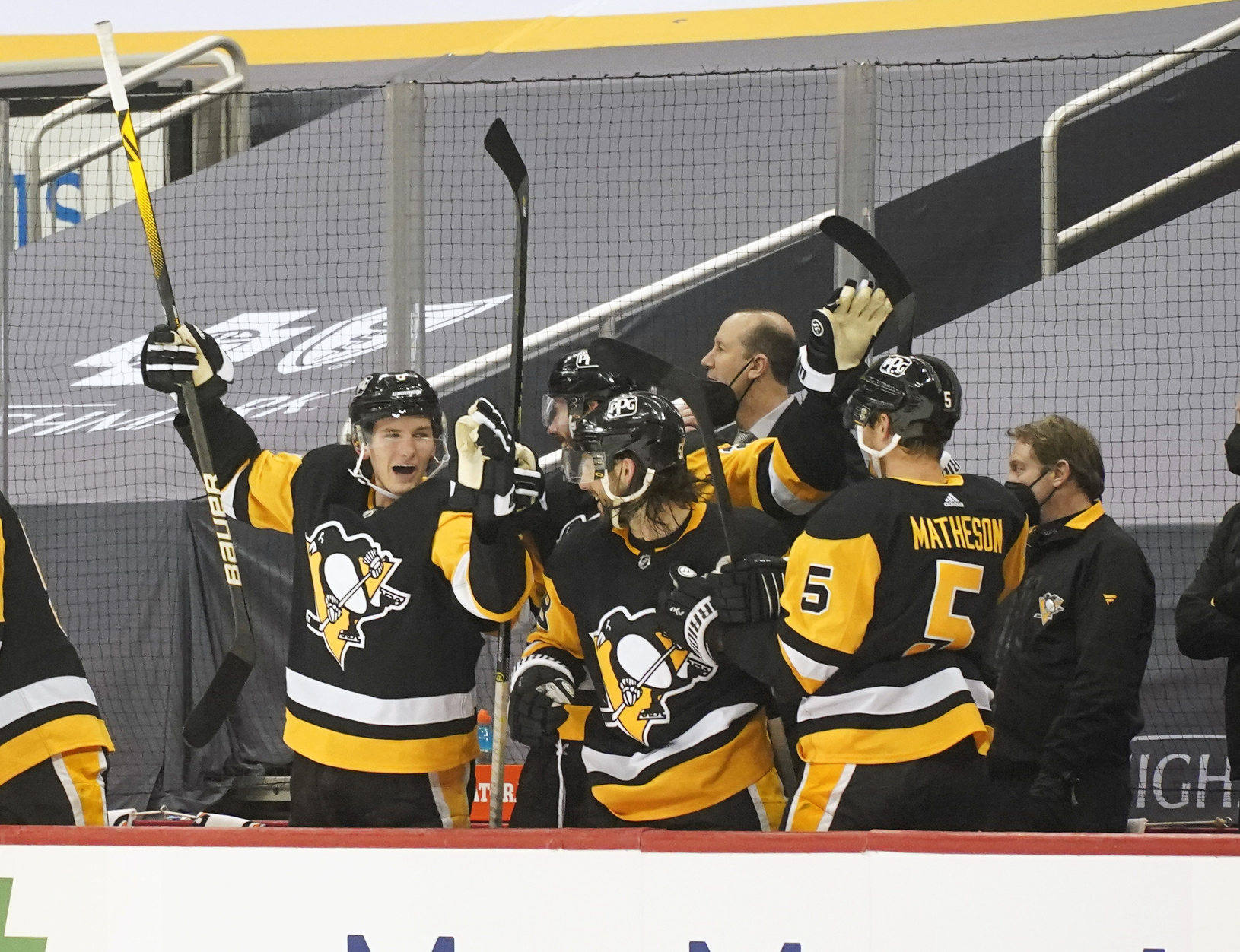 Radosť hráčov Pittsburghu Penguins