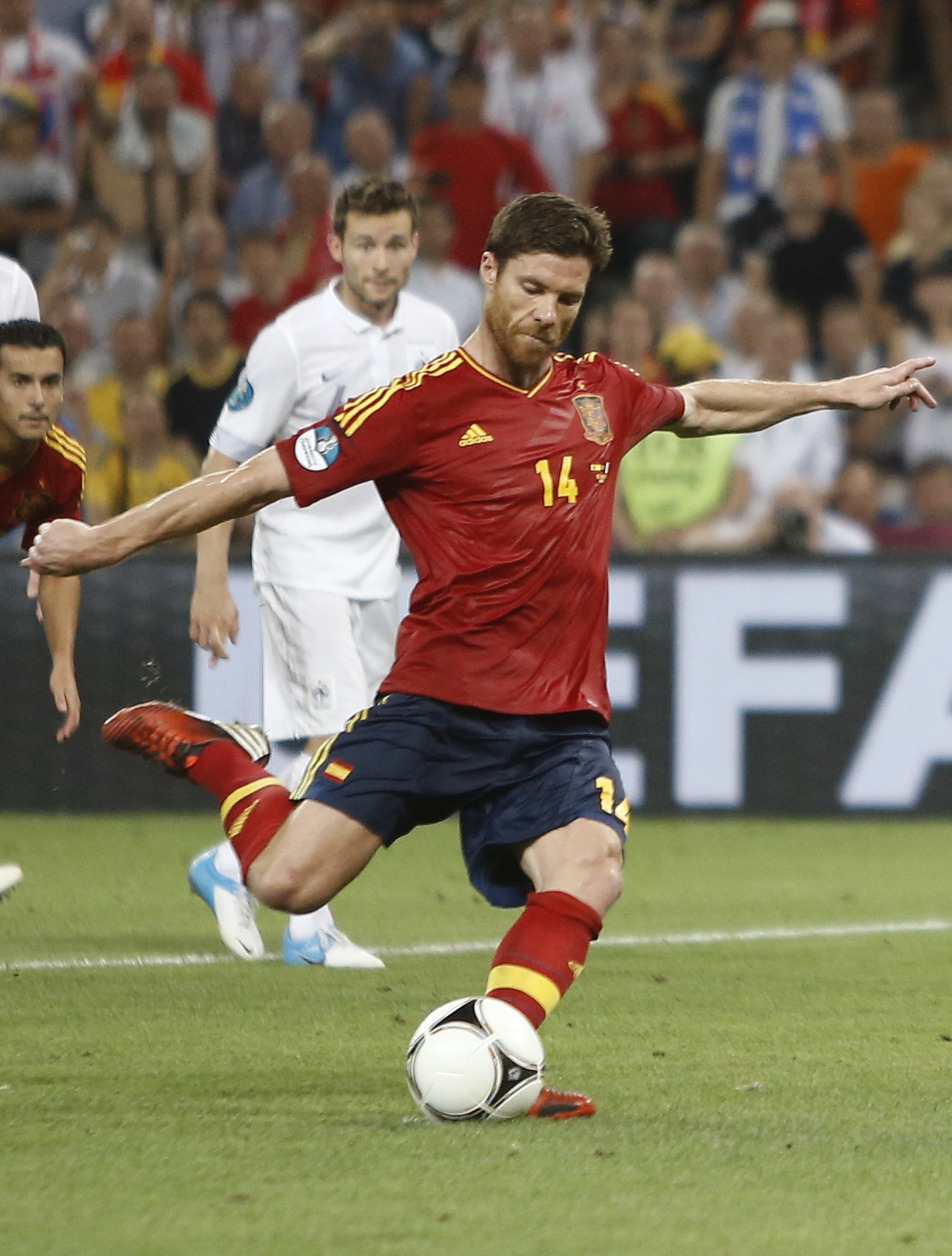 Xabi Alonso zahráva pokutový