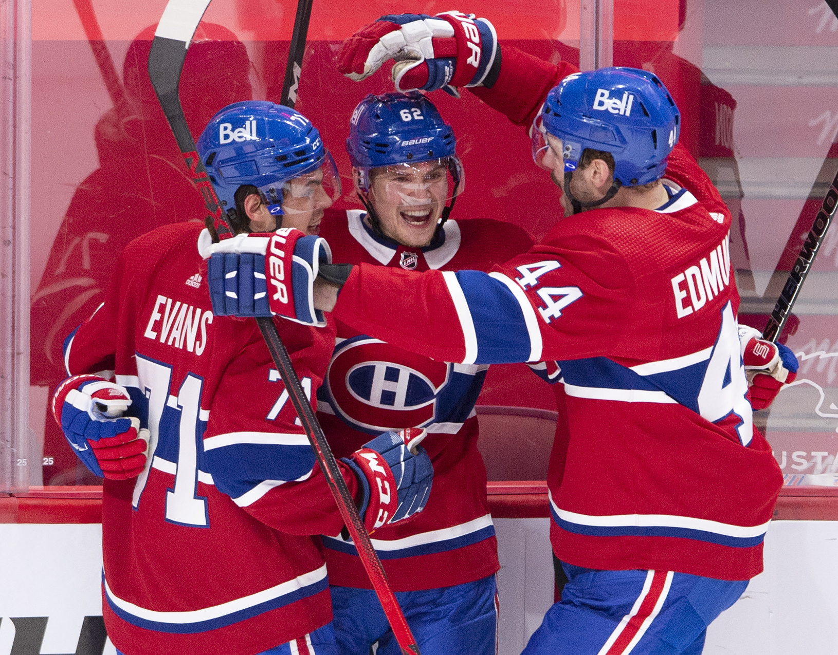 Hráči Montreal Canadiens oslavujú