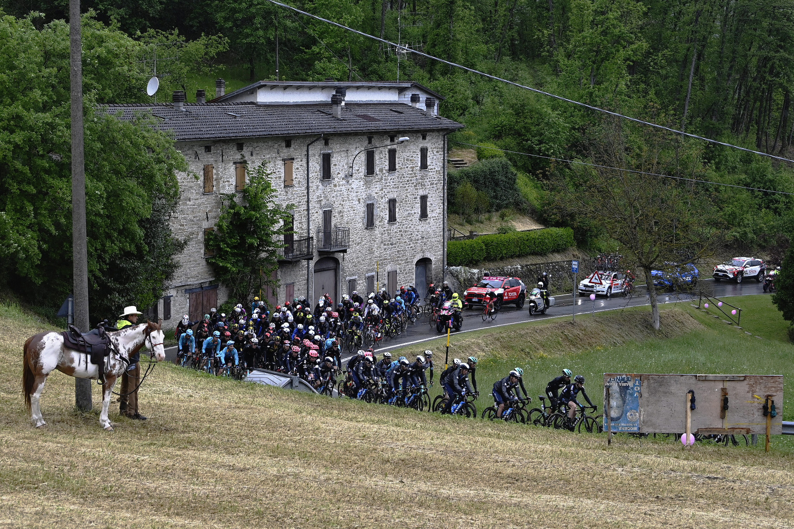 Cyklisti počas 4. etapy