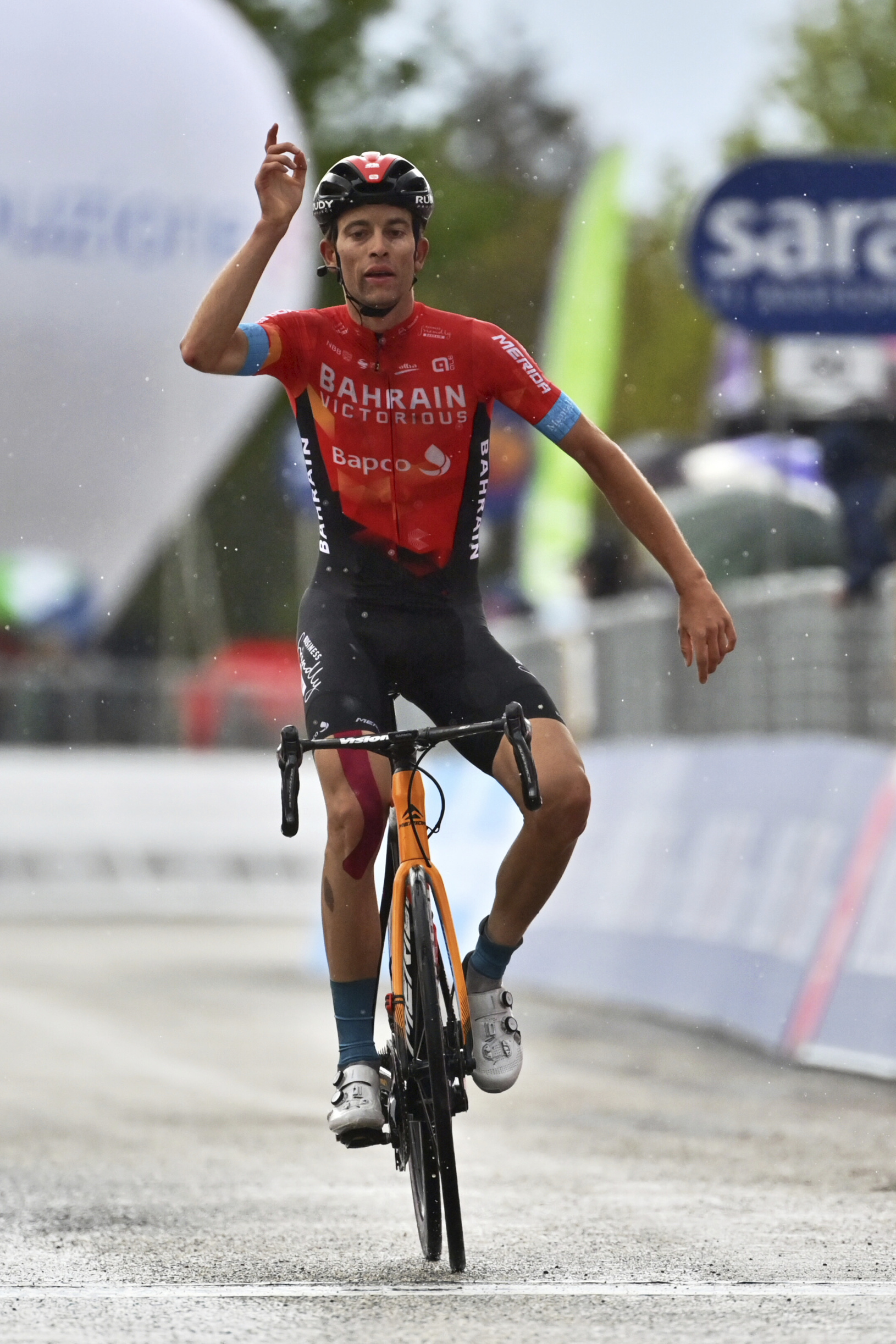 Švajčiarsky cyklista Gino Mäder