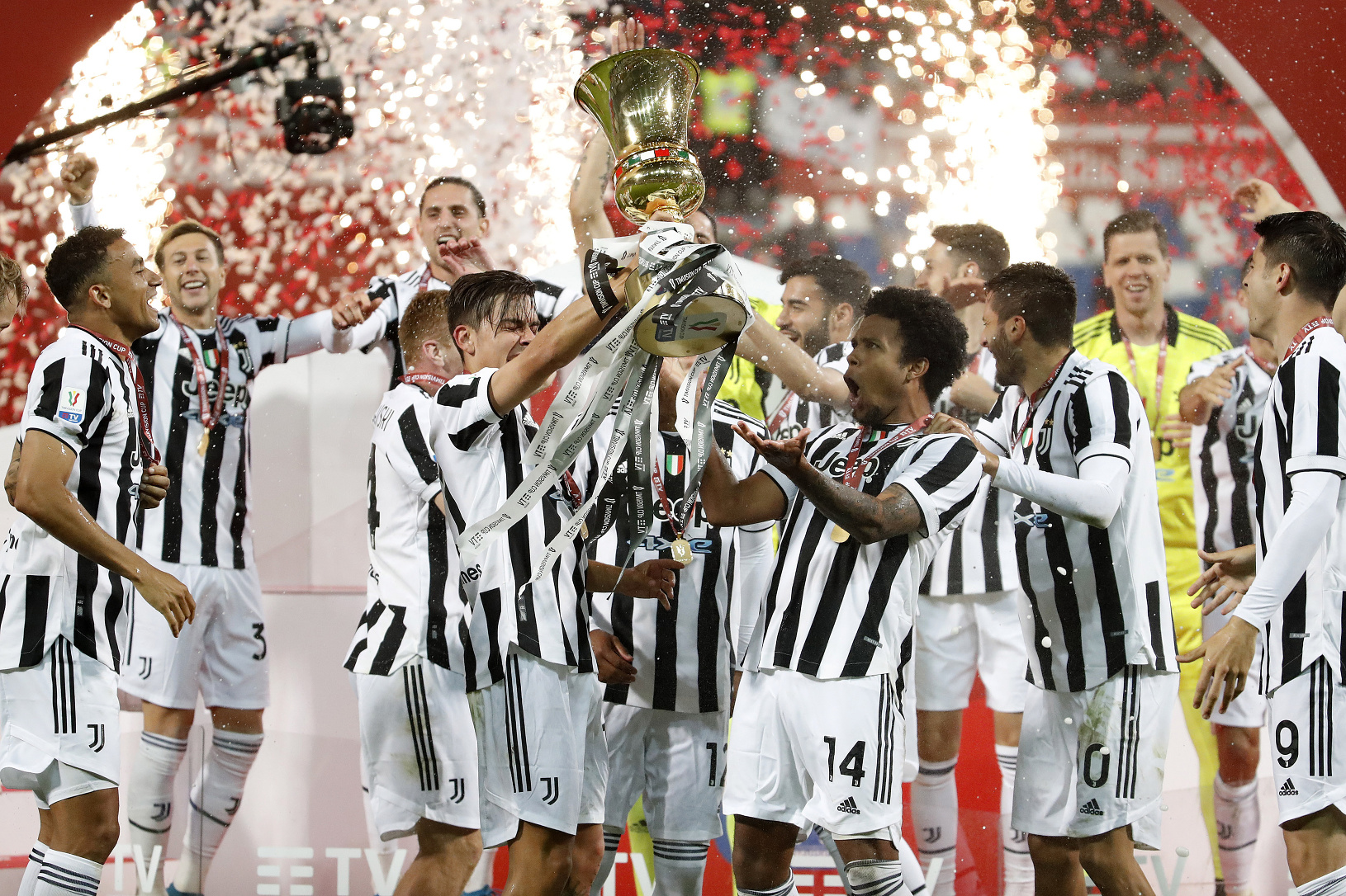 Hráči Juventusu oslavujú triumf