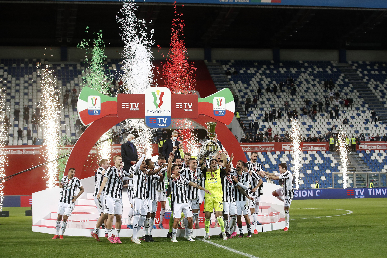 Hráči Juventusu oslavujú triumf