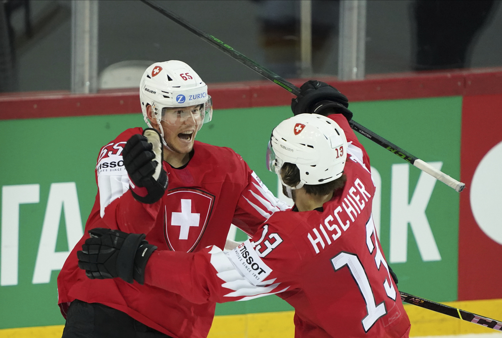 Hráči Švajčiarska oslavujú gól