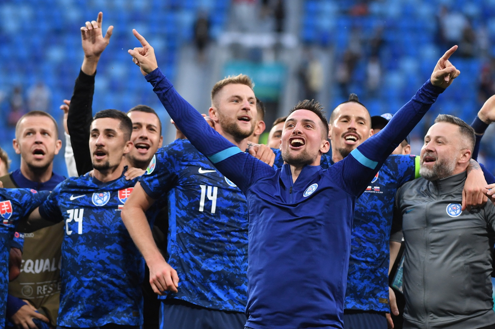 Futbalisti Slovenska oslavujú víťazstvo