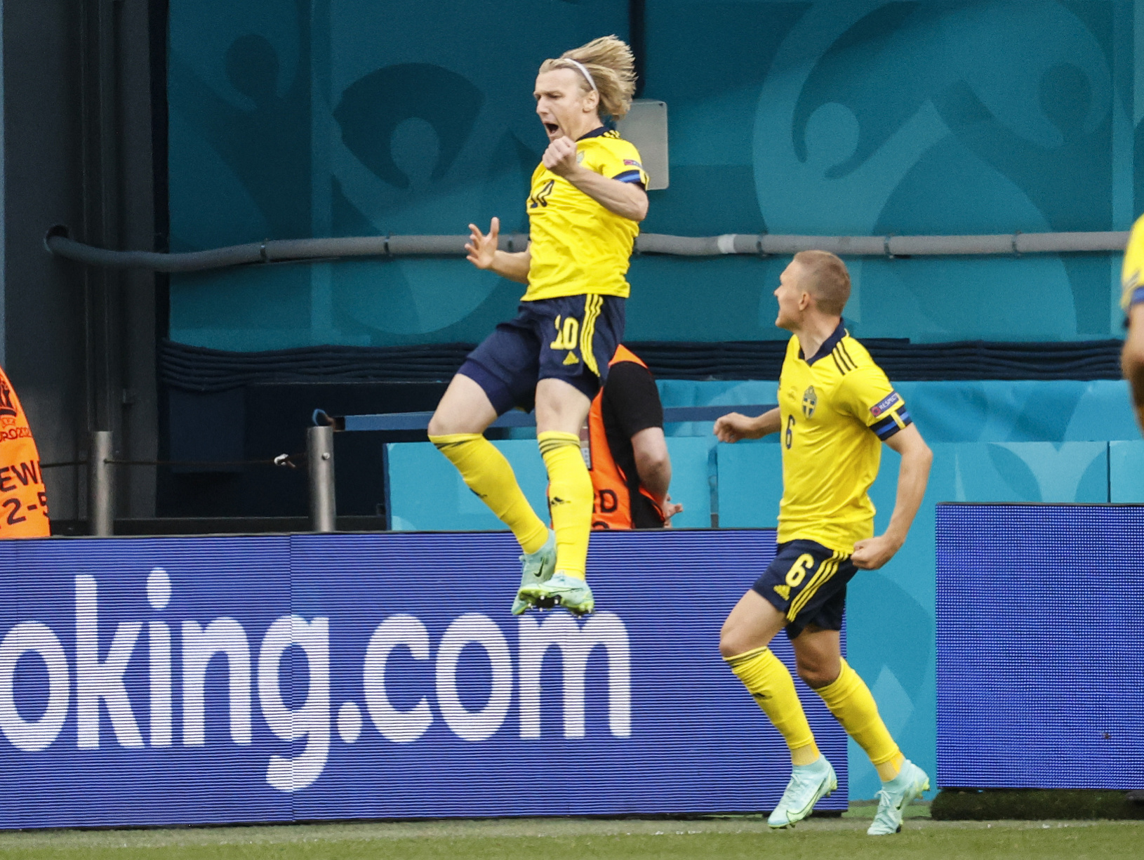 Emil Forsberg oslavuje gól