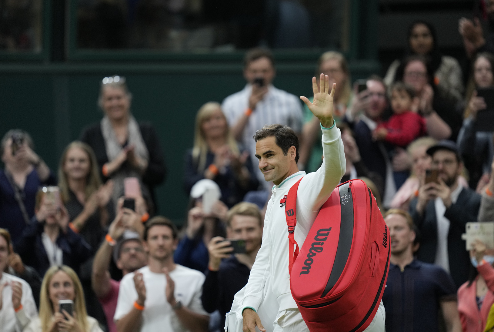 Roger Federer opúšťa kurt