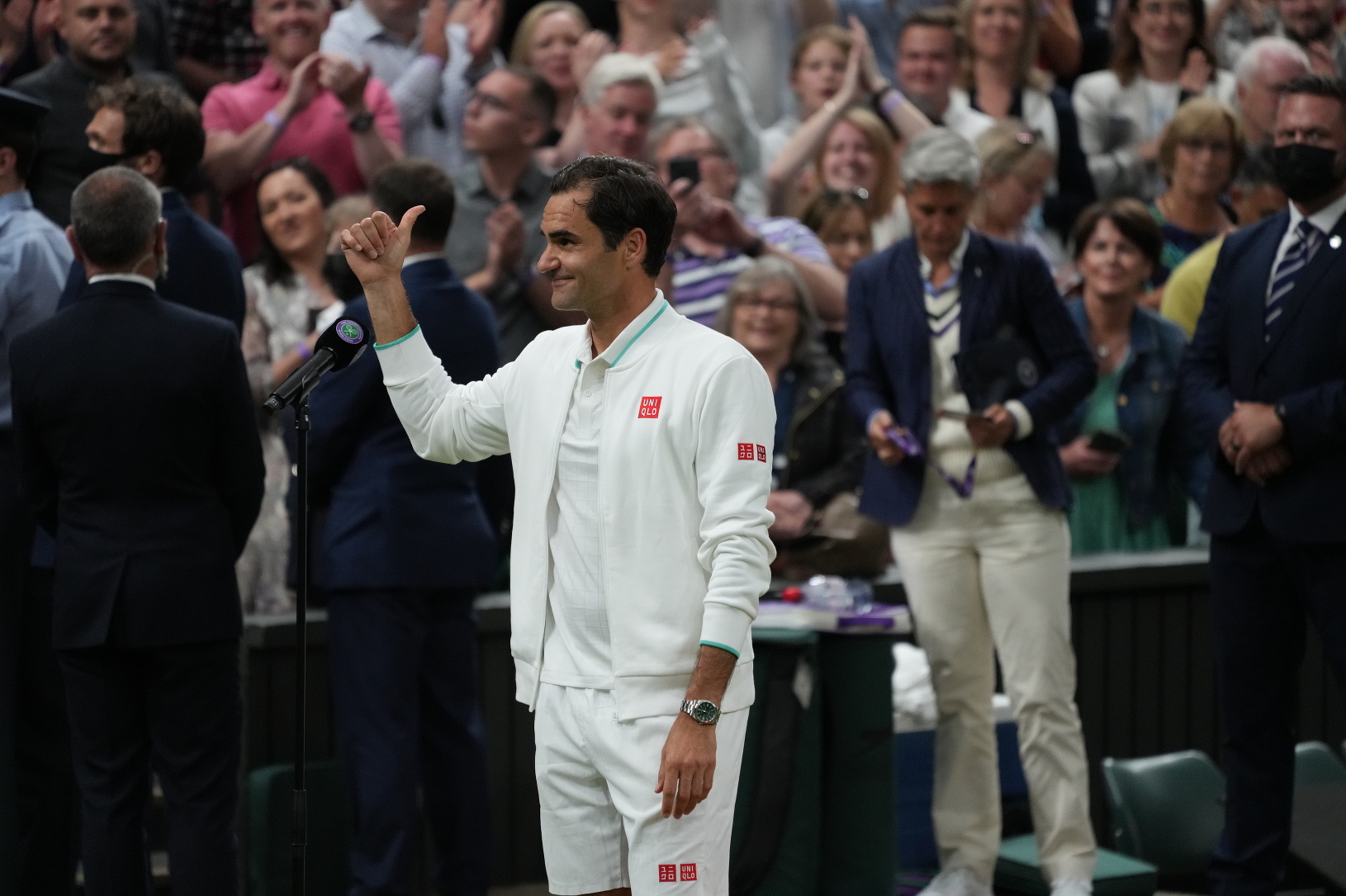 Oslavujúci Roger Federer