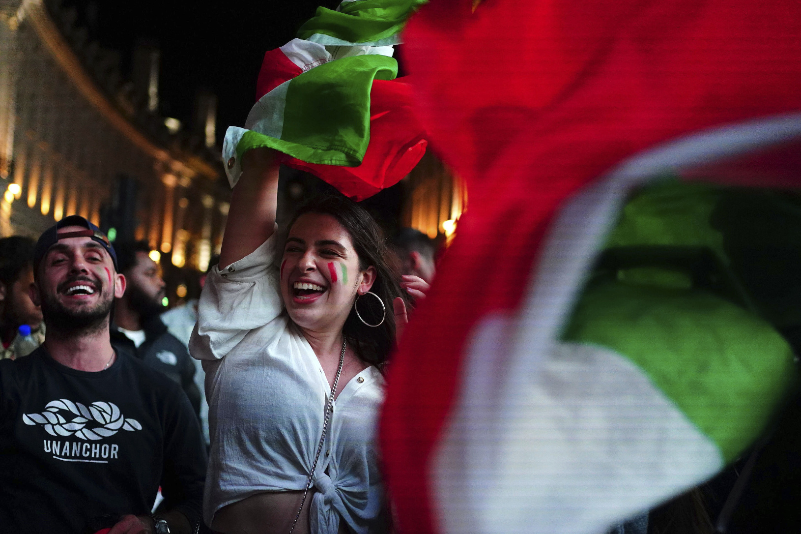Talianski fanúšikovia oslavujú tirumf