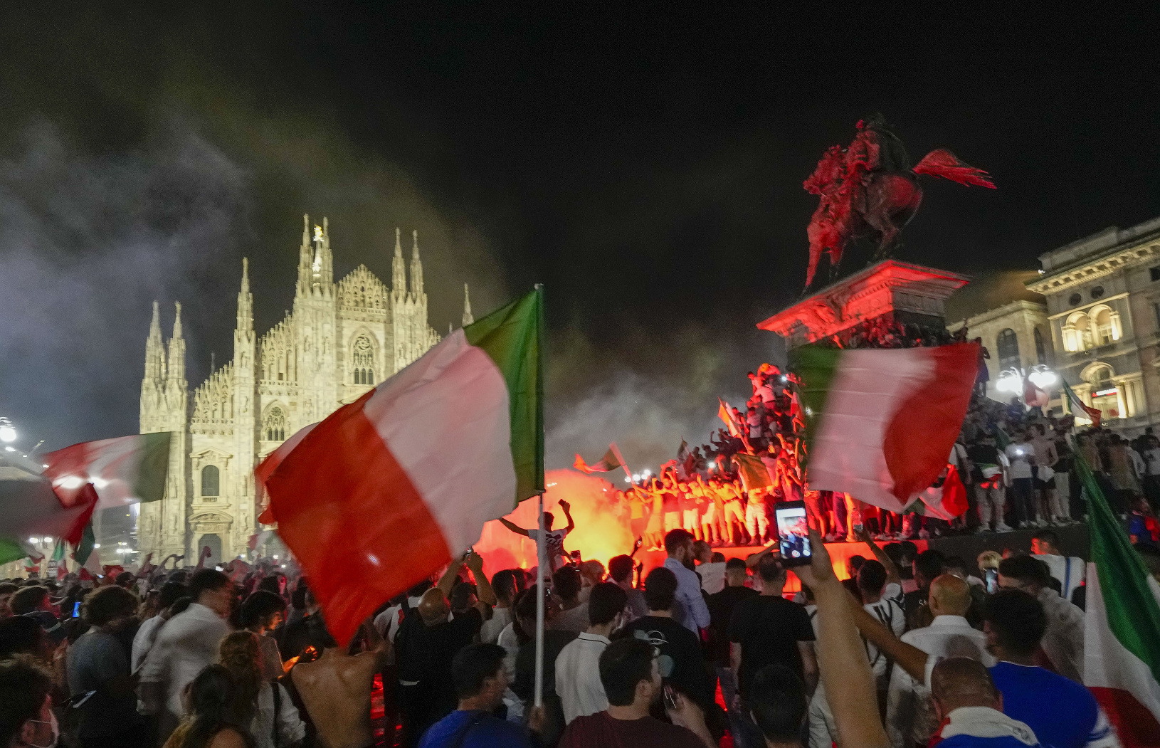 Talianski fanúšikovia oslavujú tirumf