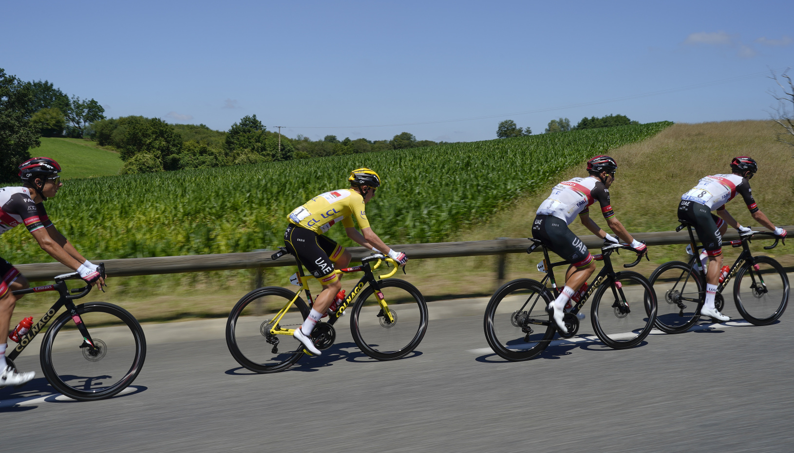 Cyklisti počas 19. etapy