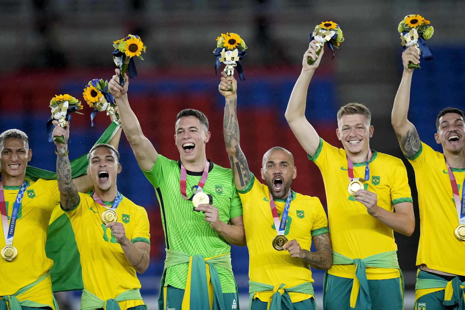 Futbalisti Brazílie oslavujú obhajobu