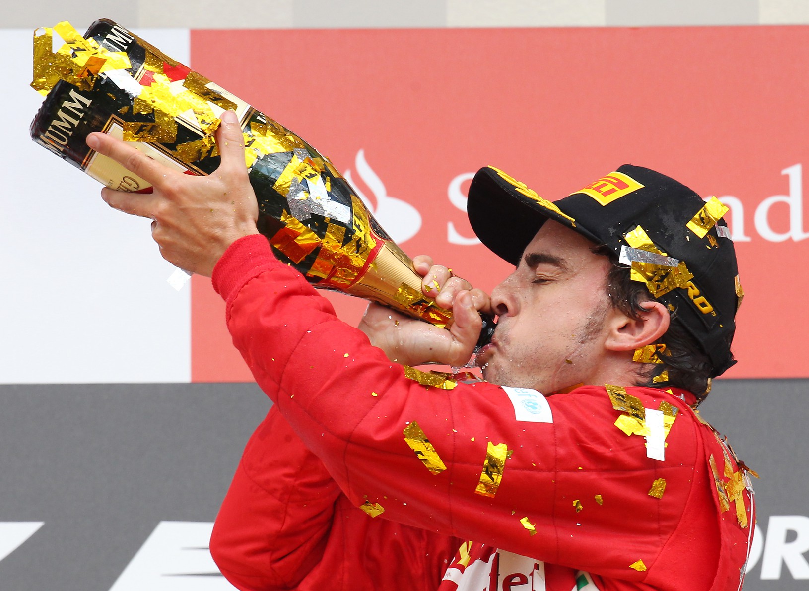 Fernando Alonso zapíja víťazstvo