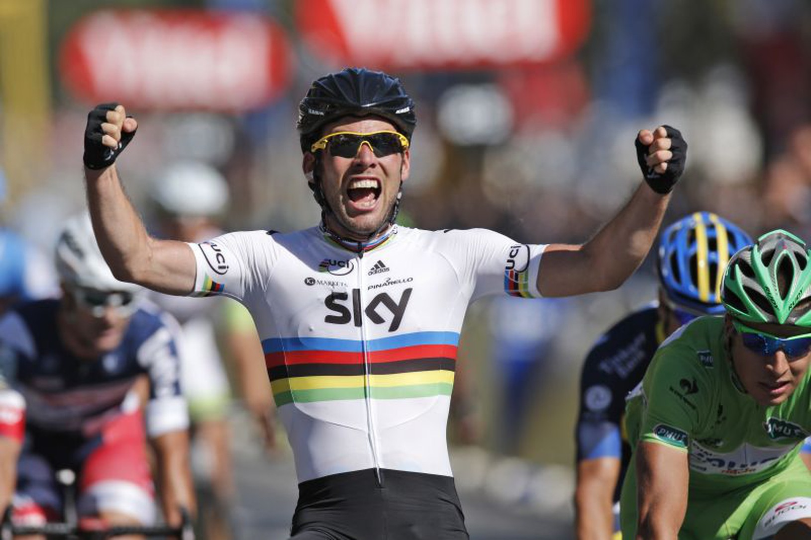 Mark Cavendish, za ním