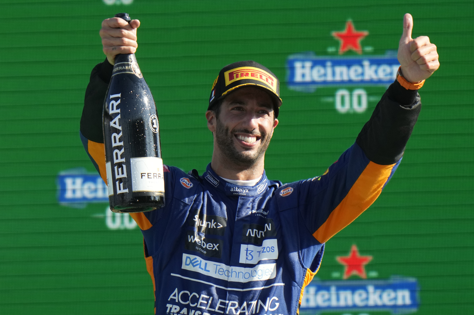 Austrálčan Daniel Ricciardo triumfoval