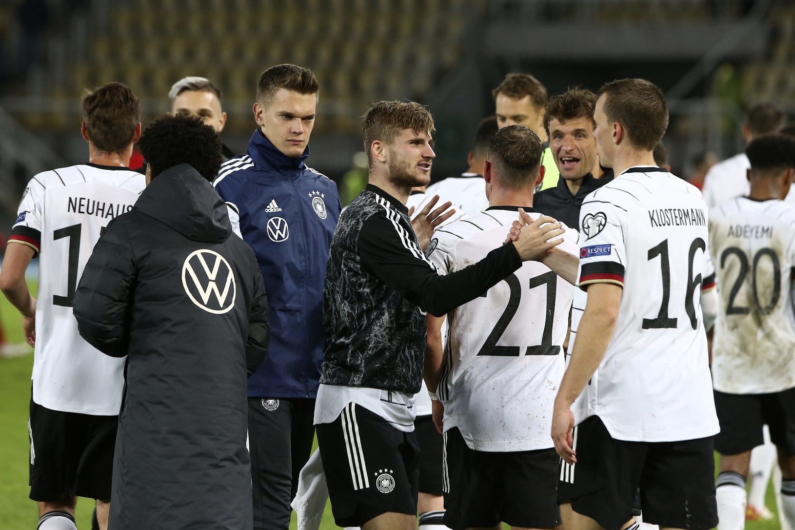 Nemeckí futbalisti oslavujú víťazstvo