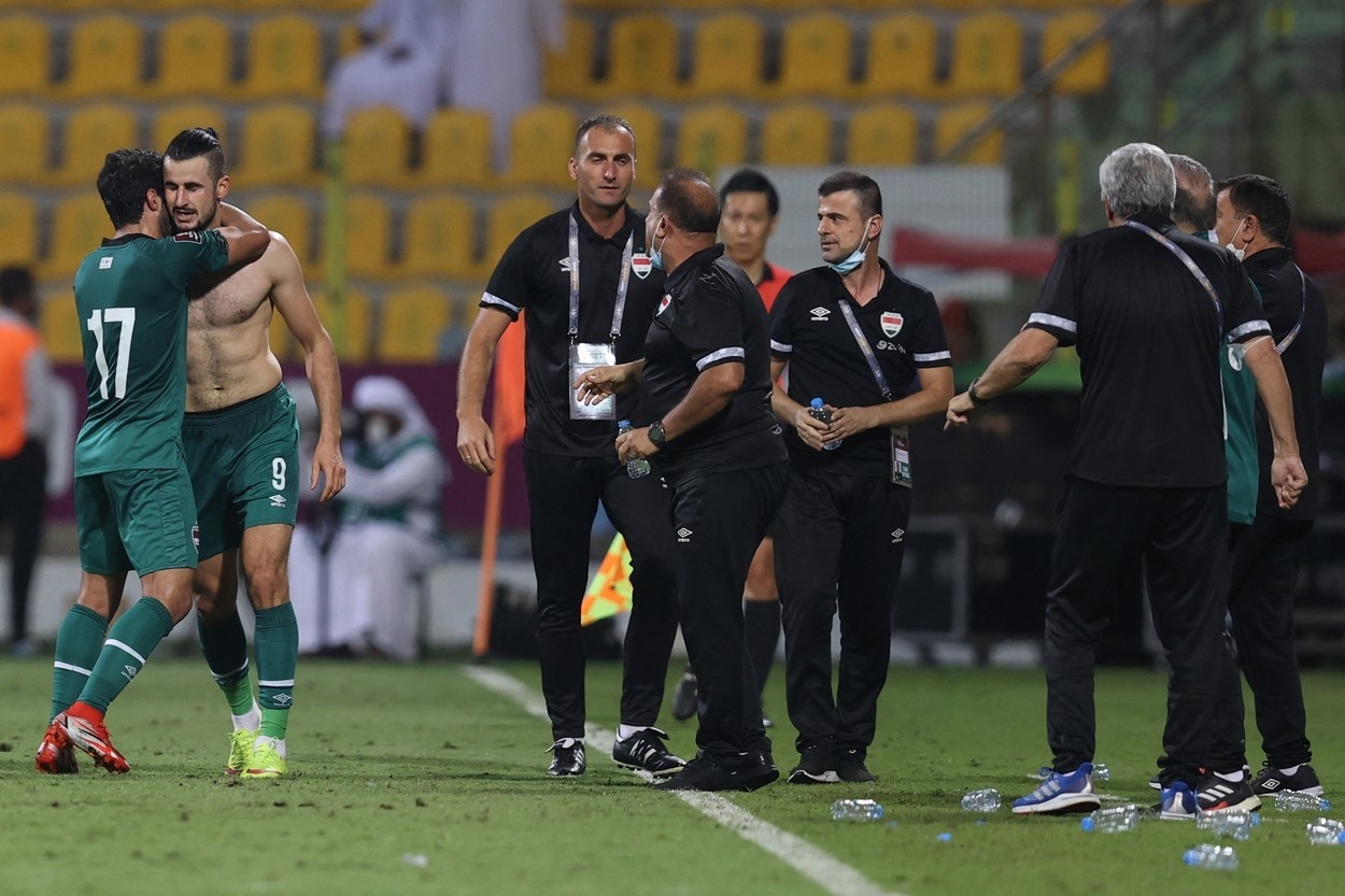 Futbalisti Iraku oslavujú gól