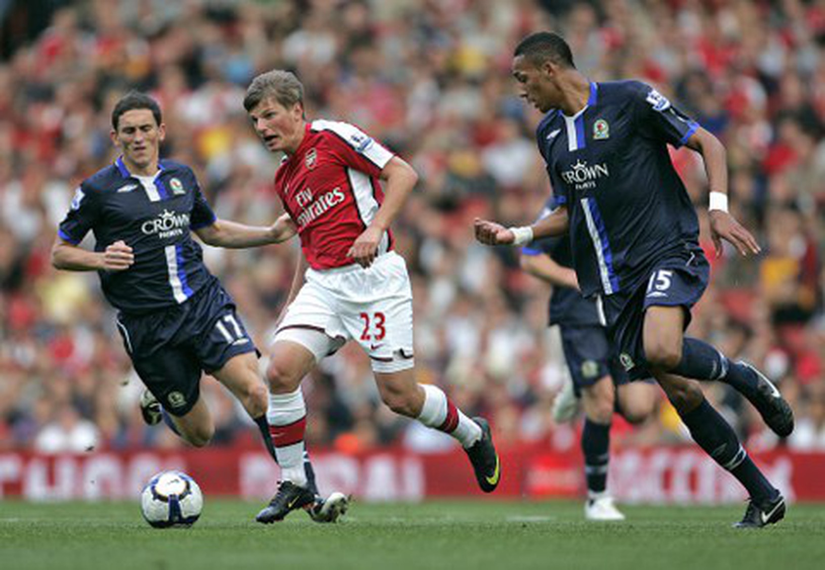 Andrey Arshavin sa prebíja